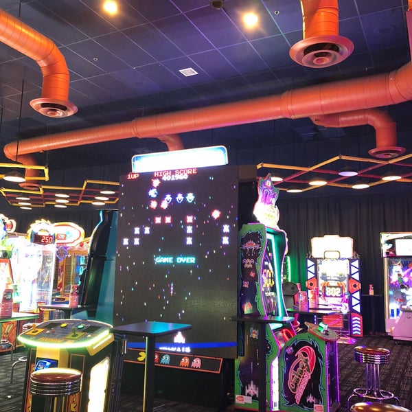Photo taken at Dave &amp; Buster&#39;s by Angelica B. on 7/22/2018