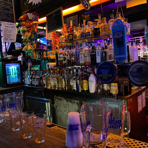 Foto scattata a 7B Horseshoe Bar aka Vazacs da Matt M. il 2/8/2020
