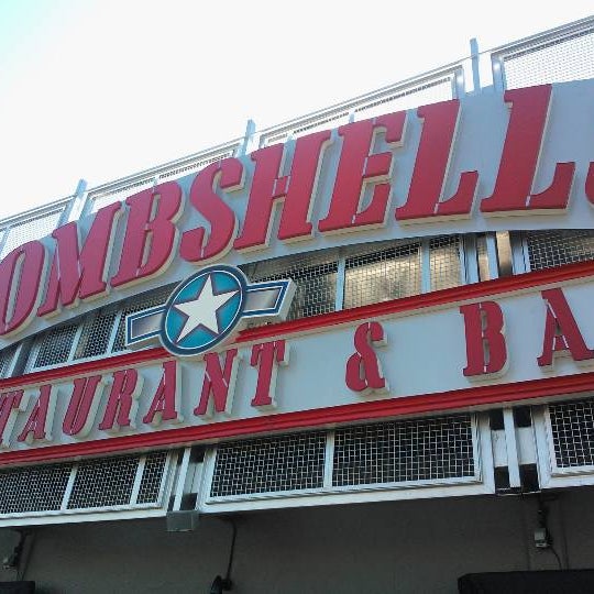 Foto tirada no(a) Bombshells Restaurant &amp; Bar por Randall H. em 3/14/2013