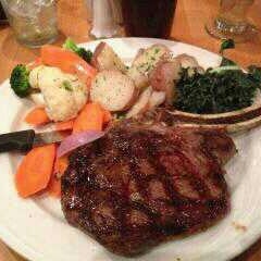 Foto tomada en Mo&#39;s Steakhouse  por Rob &quot;Gringobaby&quot; M. el 5/9/2013