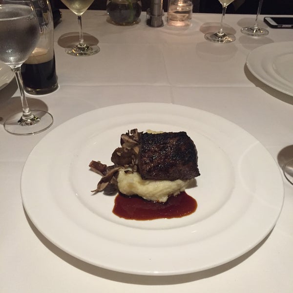 รูปภาพถ่ายที่ Charlie Palmer Steak โดย Matthew เมื่อ 8/9/2016