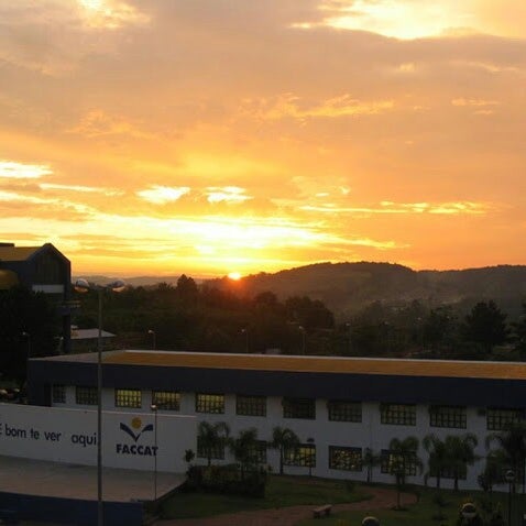 รูปภาพถ่ายที่ Faculdades Integradas de Taquara (FACCAT) โดย Juliano T. เมื่อ 8/5/2013
