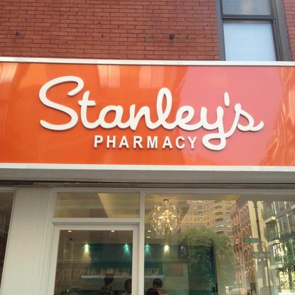 7/19/2013 tarihinde Robert B.ziyaretçi tarafından Stanley&#39;s Pharmacy'de çekilen fotoğraf
