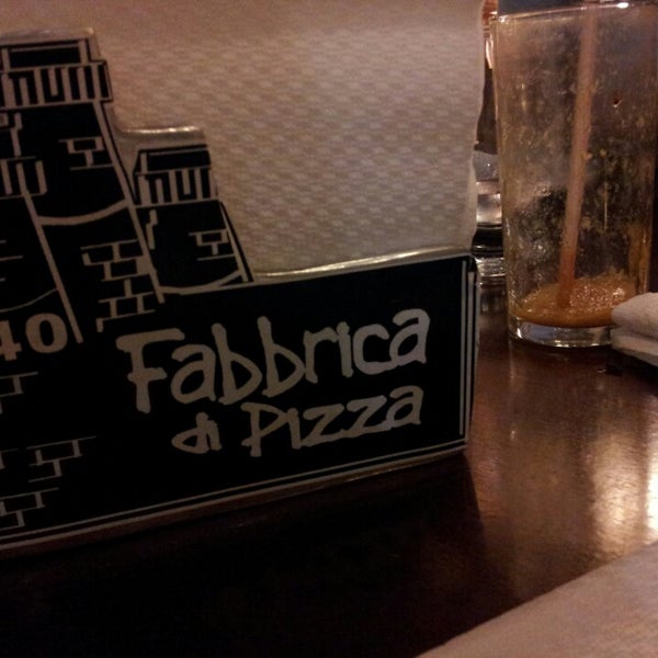 Photo taken at Fabbrica Di Pizza by Diana Carolina T. on 3/17/2013