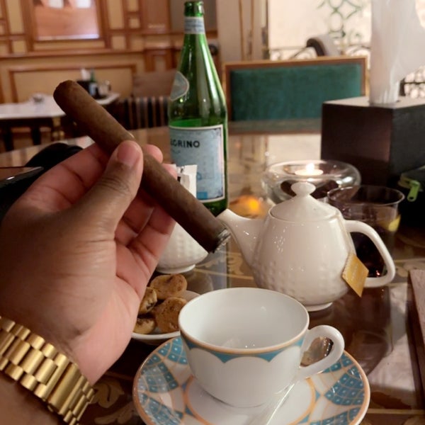 7/12/2023 tarihinde Abdullah S.ziyaretçi tarafından Turquoise Cigar Lounge - Ritz Carlton'de çekilen fotoğraf