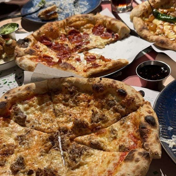 Foto scattata a 8portions Pizza da Aziz .. il 5/2/2024
