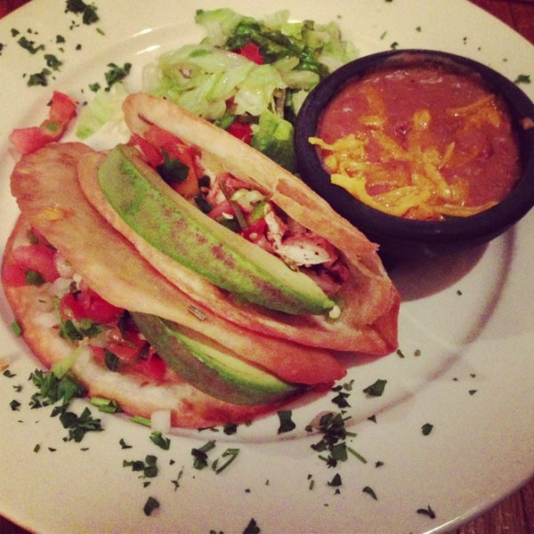 Das Foto wurde bei Desperados Mexican Restaurant von Brian am 6/4/2013 aufgenommen