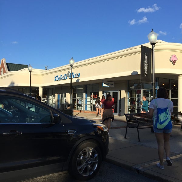 Photos at Williamsburg Premium Outlets Outlet Mall