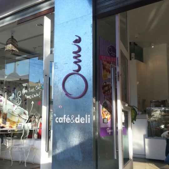 Foto tirada no(a) Oum&#39;s Cafe por Brambs em 3/22/2014
