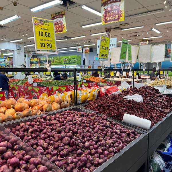 Segi Cash & Carry Convenience Store in Batu Caves