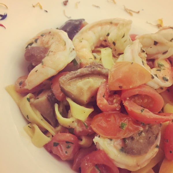 Fettuccine with prawns, tomatoes and mushrooms - fantastic!!!