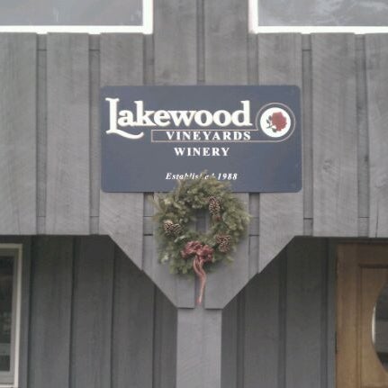 Foto tirada no(a) Lakewood Vineyards por Chris S. em 12/22/2011