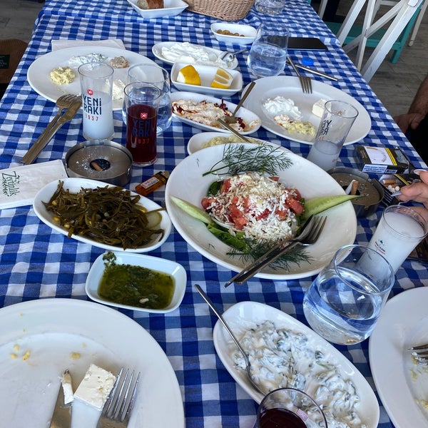 Foto diambil di Zeytinlik Restoran oleh Tuğba Ö. pada 5/19/2022