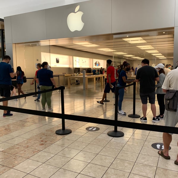 The Gardens Mall - Apple Store - Apple