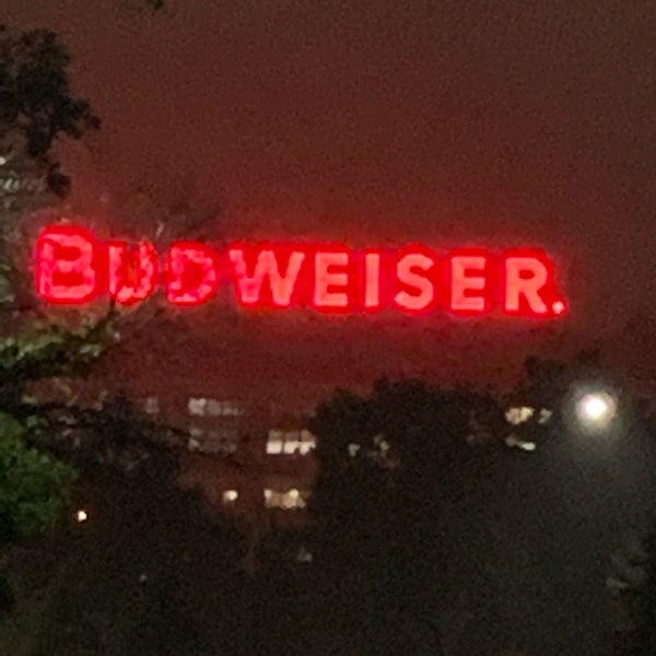 Foto scattata a Budweiser Brew House da Thomas B. il 5/12/2019