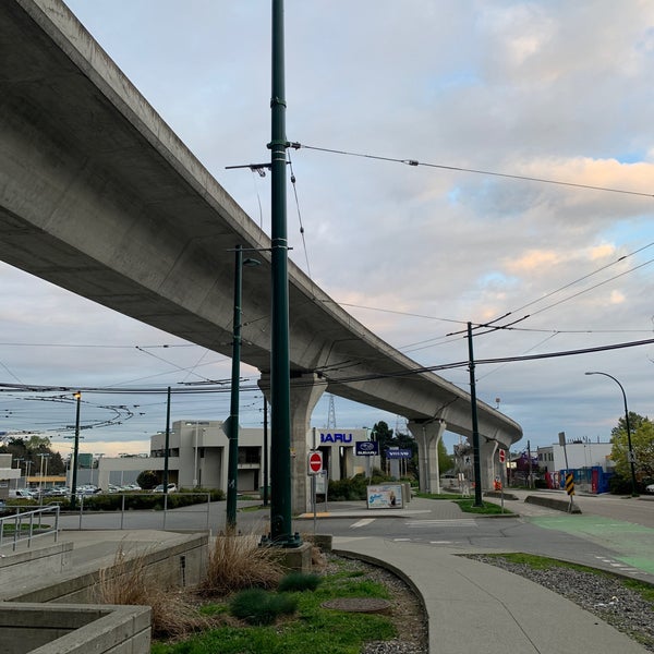 Marine Drive SkyTrain Station Vancouver'de Hafif Raylı Sistem İstasyonu