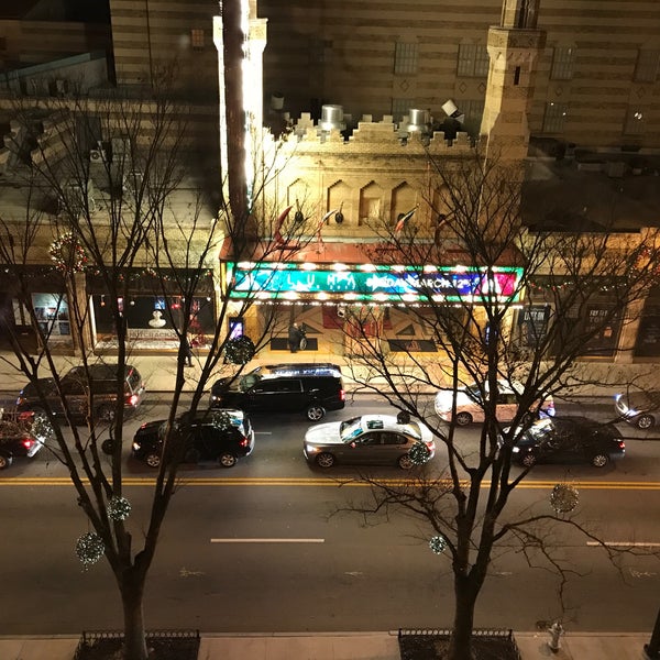 Foto scattata a Georgian Terrace Hotel da Debra R. il 12/15/2016
