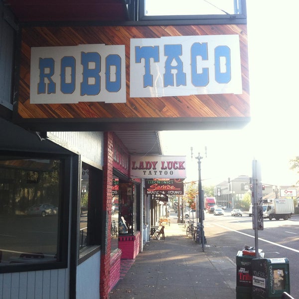 รูปภาพถ่ายที่ Robo Taco โดย Robo Taco เมื่อ 9/14/2015