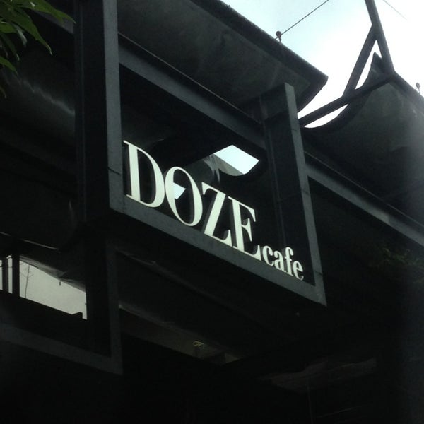 Das Foto wurde bei DOZE café von Twich H. am 7/28/2013 aufgenommen
