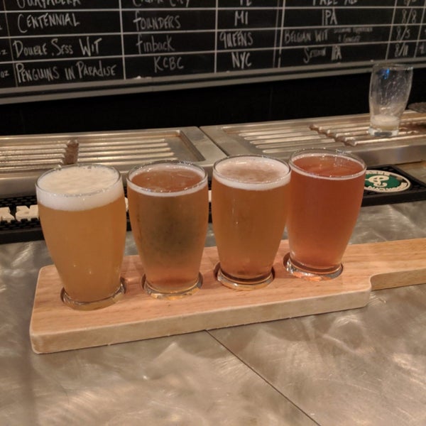 Photo taken at Top Hops by Wladimir D. on 8/13/2019