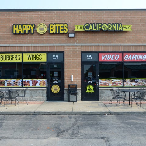 Foto scattata a Happy Bites Burger &amp; Wings da Happy Bites Burger &amp; Wings il 4/24/2023