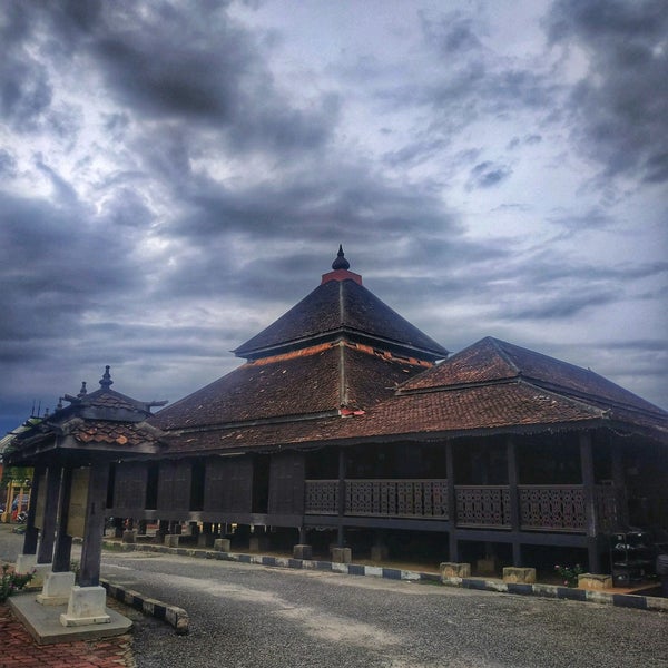 seni bina masjid kampung laut