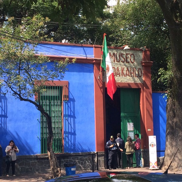 Снимок сделан в Museo Frida Kahlo пользователем Zeth D. 9/24/2015