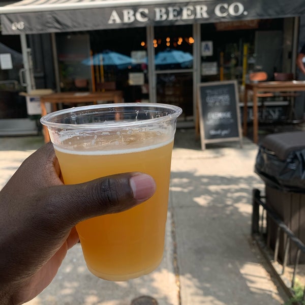 8/25/2020 tarihinde Trevor B.ziyaretçi tarafından Alphabet City Beer Co.'de çekilen fotoğraf