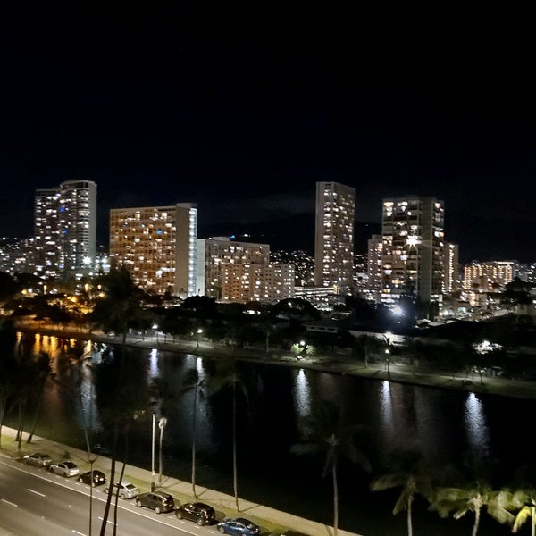 Снимок сделан в Coconut Waikiki Hotel пользователем 佐天 涙. 4/24/2021