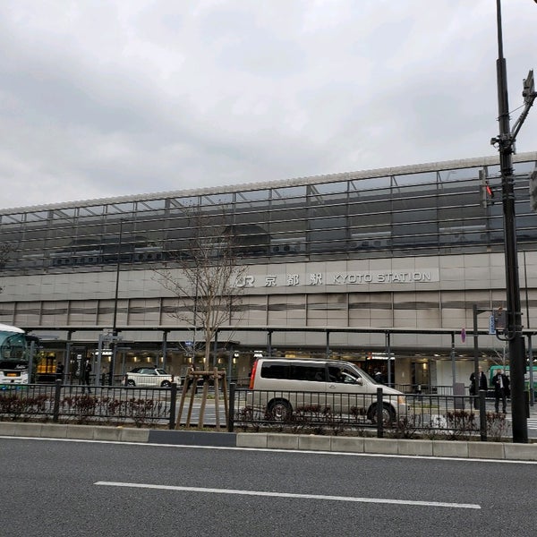 次での写真：京都駅八条口アバンティ前 バスのりば 南区 南区東九条西山王町