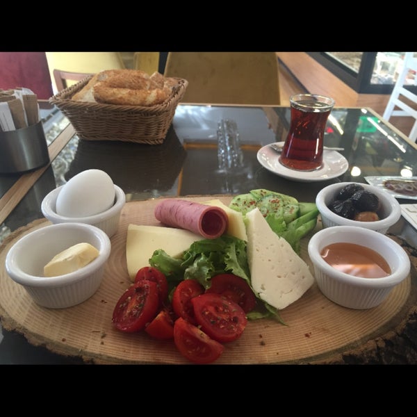 รูปภาพถ่ายที่ Livago Pasta Cafe &amp; Restaurant โดย Barış G. เมื่อ 7/14/2016