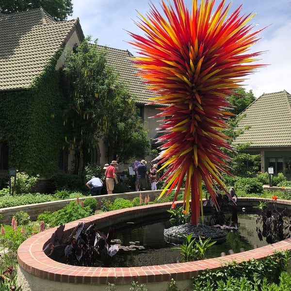 รูปภาพถ่ายที่ Denver Botanic Gardens โดย Wendy Z. เมื่อ 5/31/2023