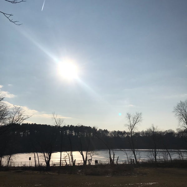 Foto diambil di Fresh Pond Reservation oleh Kimberly H. pada 2/3/2019
