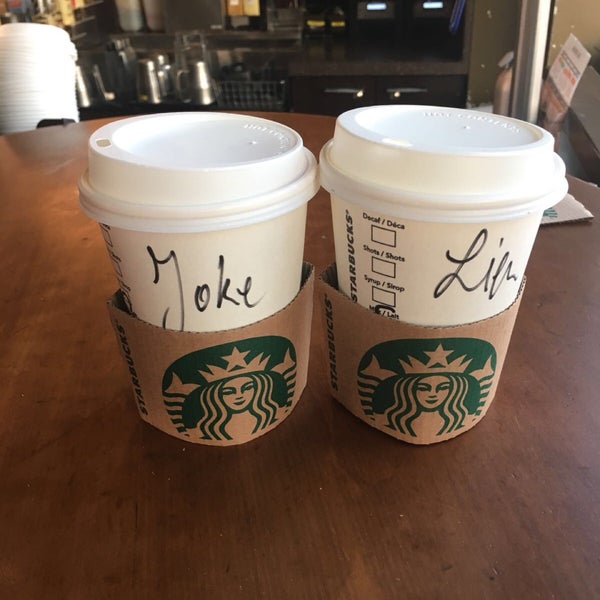 Das Foto wurde bei Starbucks von Joke C. am 8/3/2018 aufgenommen