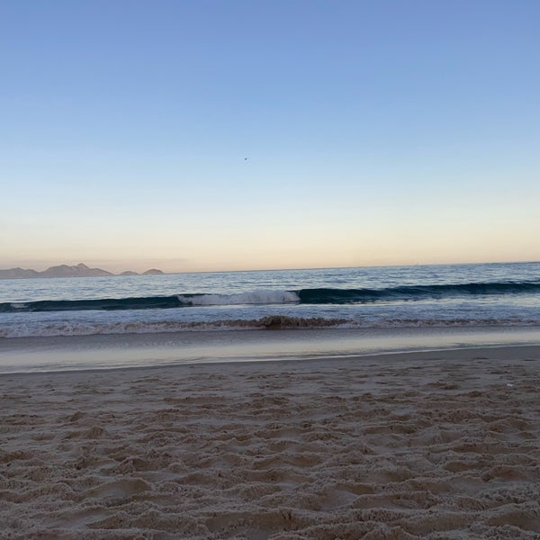 รูปภาพถ่ายที่ Praia de Copacabana โดย Micaela B. เมื่อ 4/21/2024