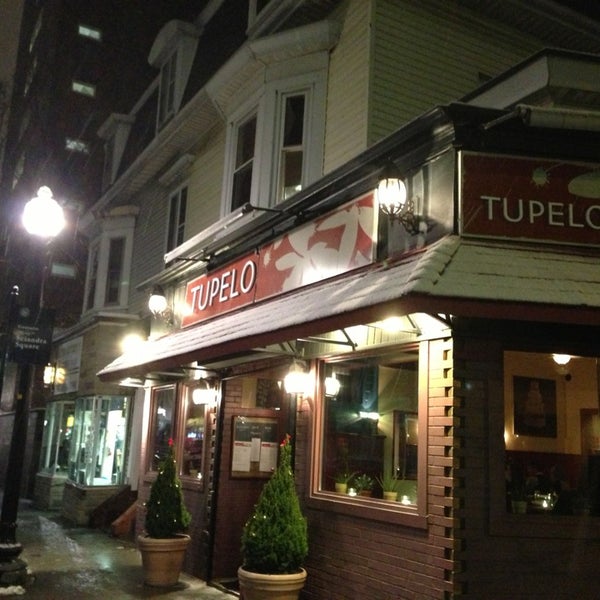 Foto tirada no(a) Tupelo por Rich W. em 12/30/2012
