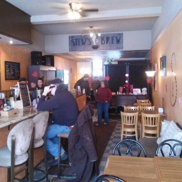 รูปภาพถ่ายที่ Stew&#39;s Brew Coffeehouse โดย &quot;Saint Rocket&quot; A. เมื่อ 2/13/2014
