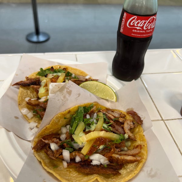 Foto diambil di Los Tacos No. 1 oleh Shivani D. pada 10/29/2023