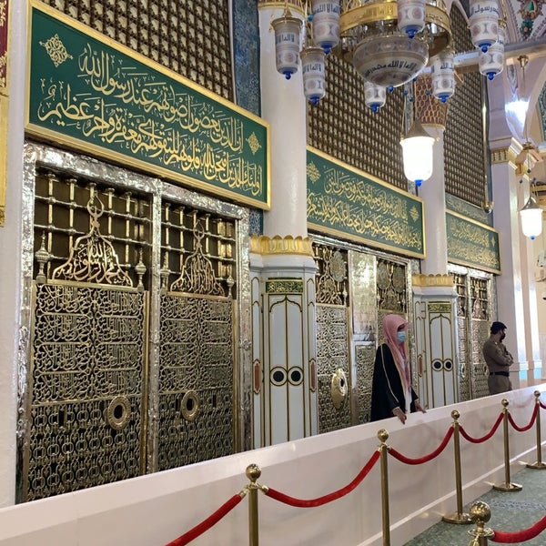 Photo taken at قبر الرسول صلى الله عليه وسلم Tomb of the Prophet (peace be upon him) by Mansour on 6/3/2021