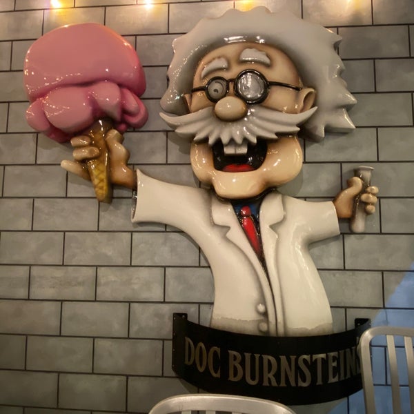 Foto tirada no(a) Doc Burnstein&#39;s Ice Cream Lab por Agnes T. em 10/16/2021