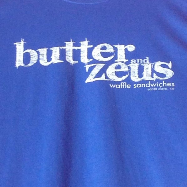Das Foto wurde bei Butter And Zeus Waffle Sandwiches von Shannon R. am 9/11/2014 aufgenommen