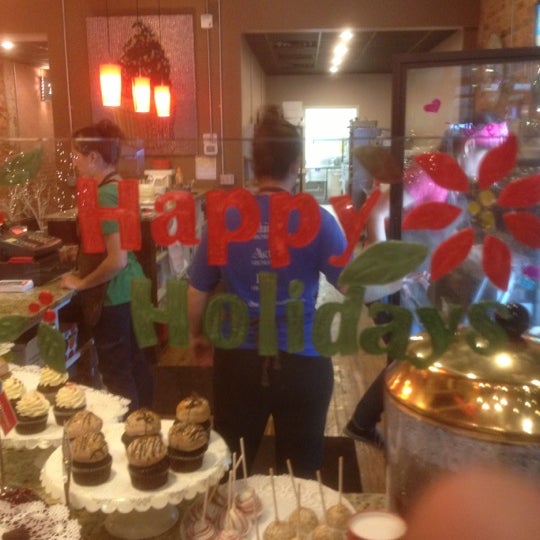 Foto diambil di The Chocolate Moose Bakery &amp; Cafe oleh Harley A. pada 12/8/2012