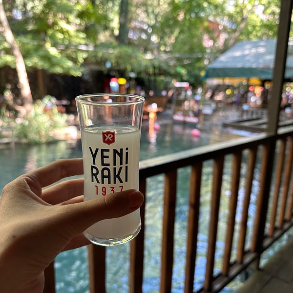 Das Foto wurde bei Yuvarlakçay Çınar Restaurant&amp;Butik Otel von Aysu K. am 7/31/2023 aufgenommen