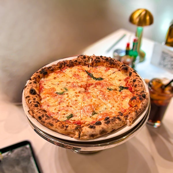 4/24/2024 tarihinde Azizziyaretçi tarafından Finzione da Pizza'de çekilen fotoğraf