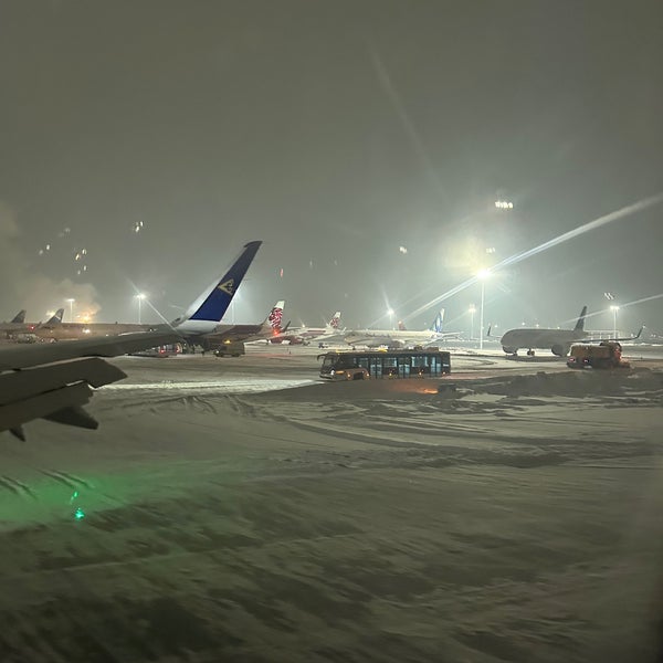 Foto tirada no(a) Almaty International Airport (ALA) por Yerlan S. em 12/16/2023