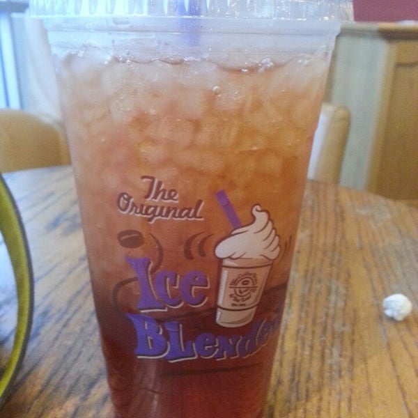 Foto diambil di The Coffee Bean &amp; Tea Leaf oleh Lindsay-Lu W. pada 9/11/2013
