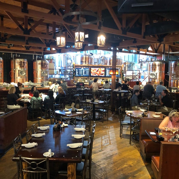 Foto scattata a Redwood Steakhouse &amp; Brewery da Pepper U. il 7/31/2019