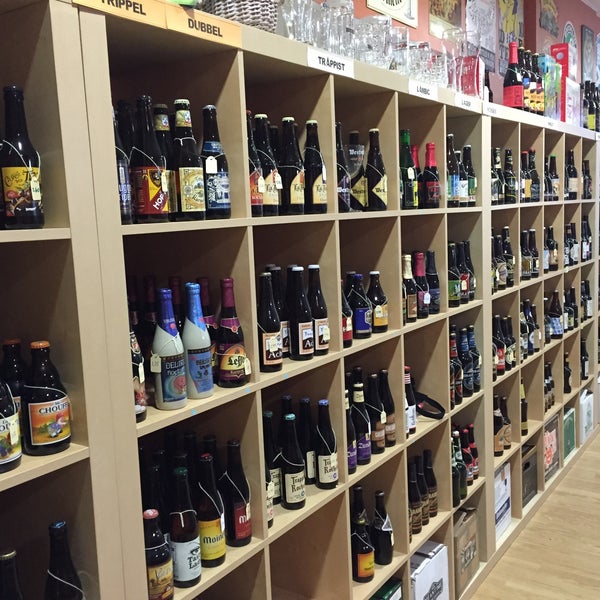There aren't many places for craft beer lovers at Costa Brava / Costa del Maresme, so if you're around you must visit this shop. Great selection of Spanish and foreign beers. Ask the owner for advice.