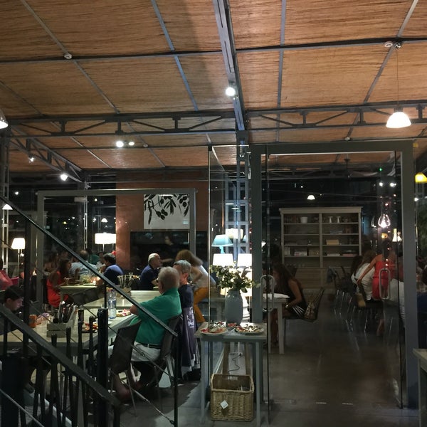 8/26/2016 tarihinde Rafael C.ziyaretçi tarafından Pizzeria Casavostra'de çekilen fotoğraf