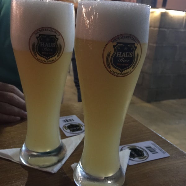 Photo taken at Haus Bier Microcervejaria Artesanal by Tarsila S. on 6/13/2015